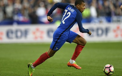 凤凰体育评论-孔德这脚射门势大力沉